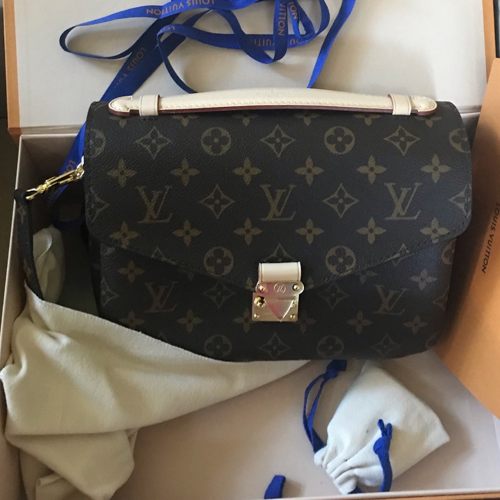 Louis Vuitton Pochette Metis